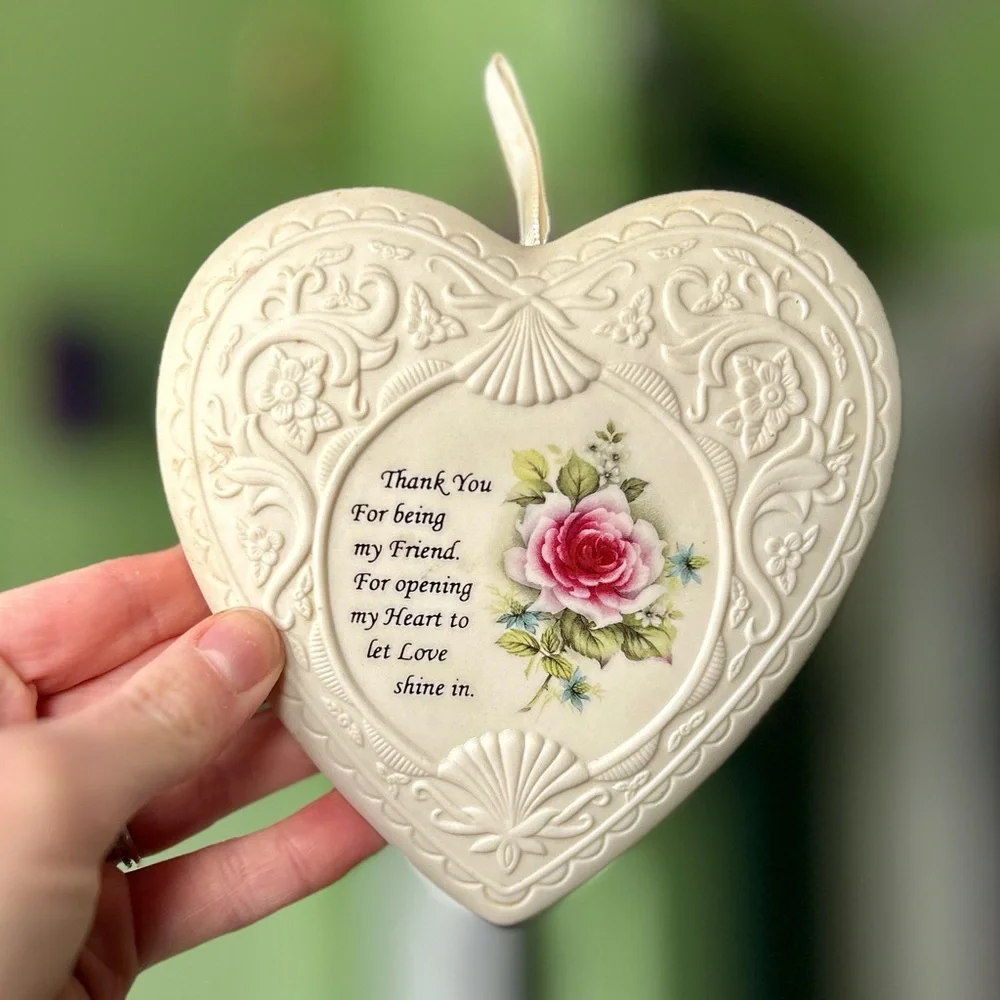 VTG Charmingly Dainty Heart Shaped Friend & Floral Porcelain Wall Decor Art